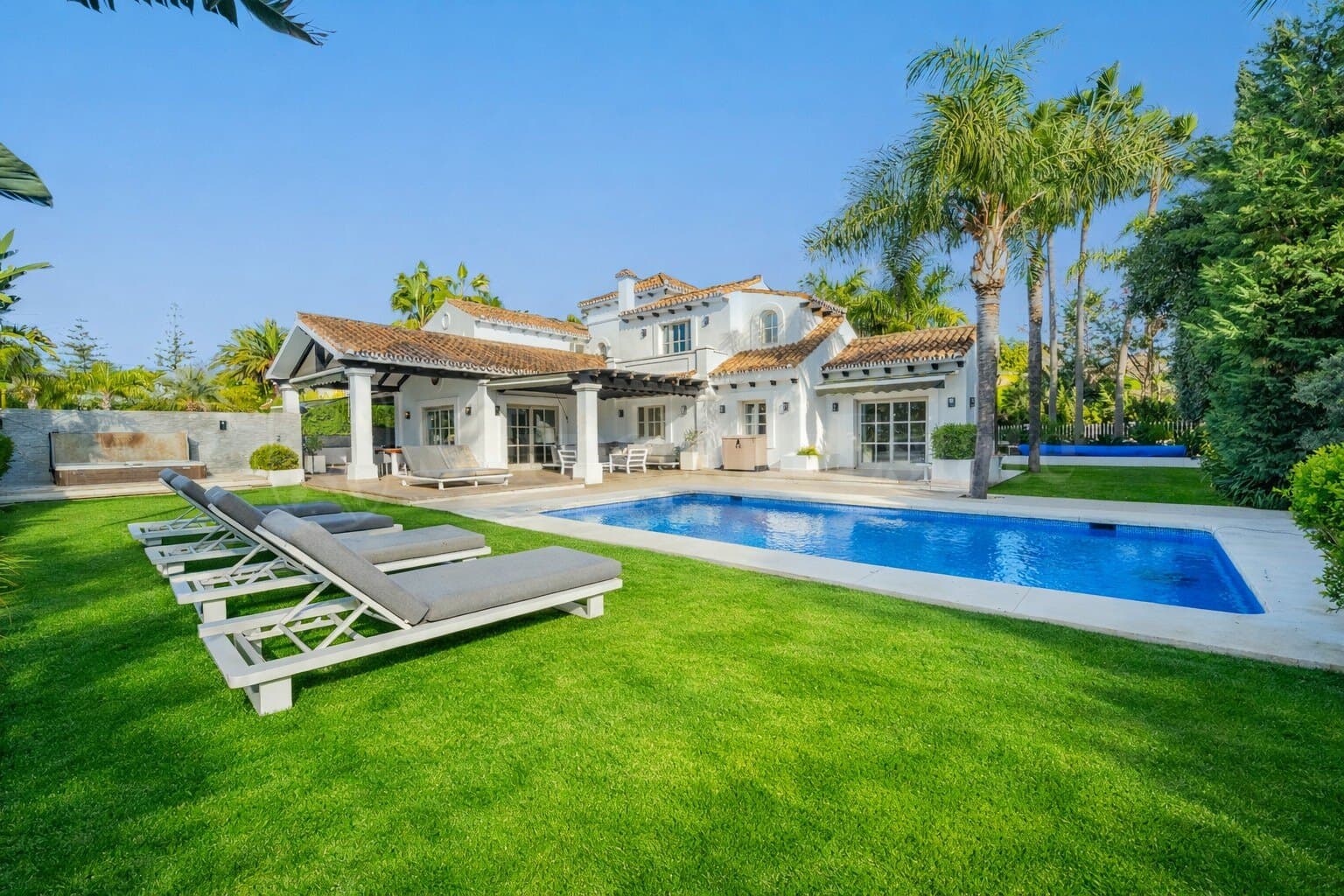 House in Nueva Andalucia