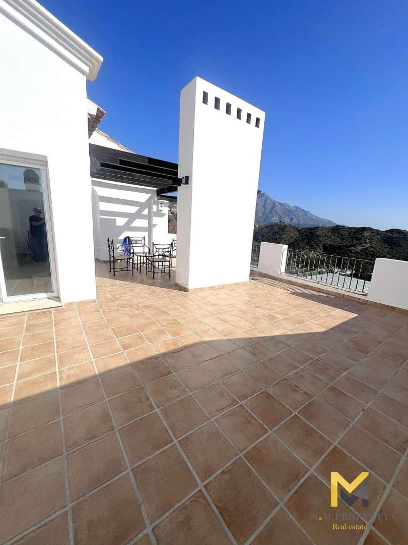 Apartment in Altos De La Quinta