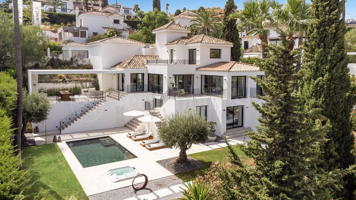 House in Nueva Andalucia