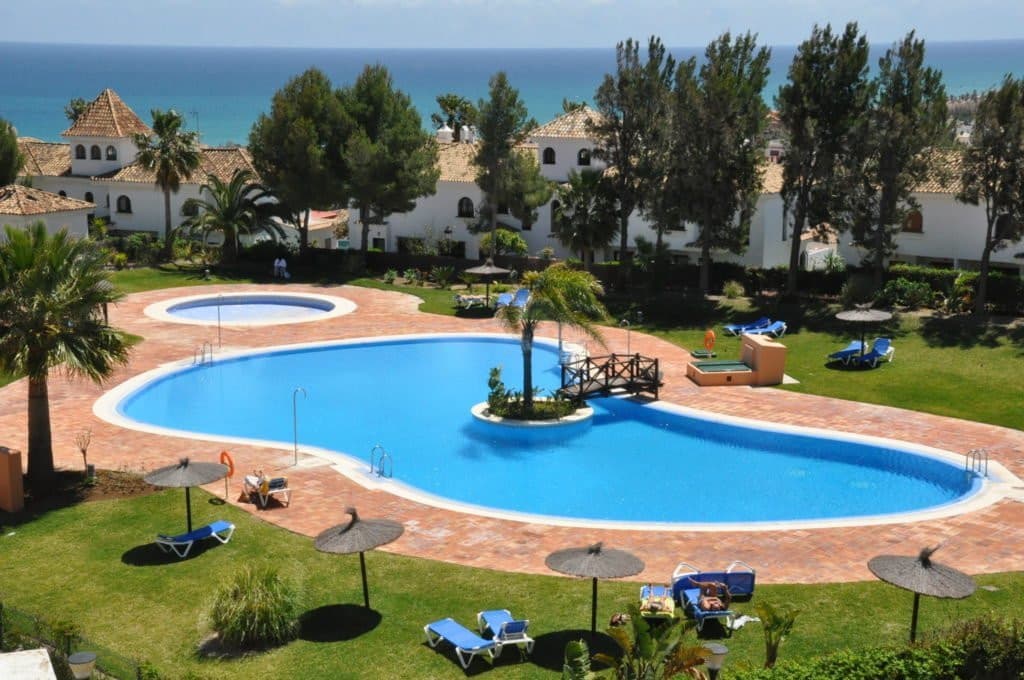 Apartment in Duquesa Suites