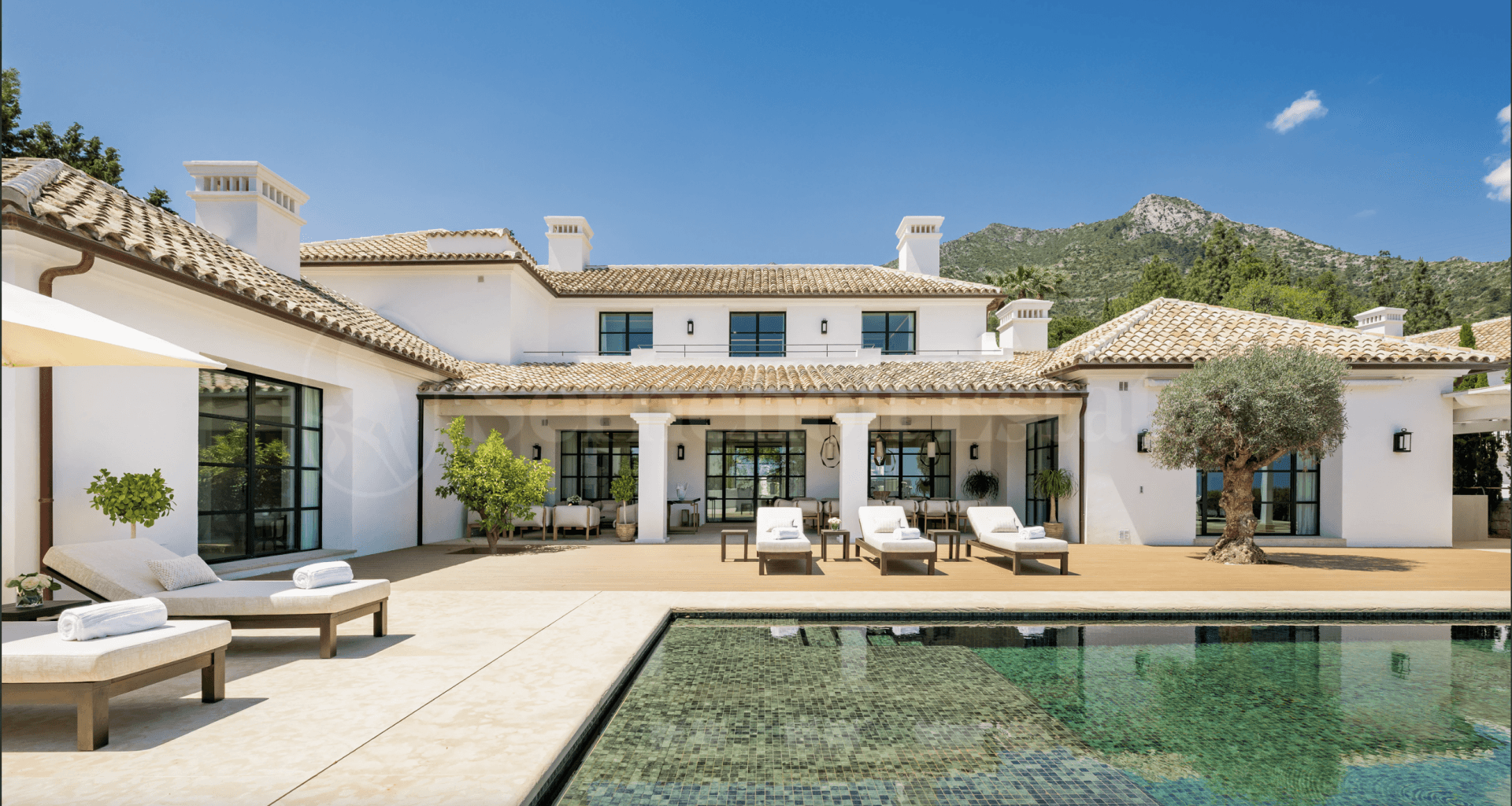 House in Cascada De Camojan